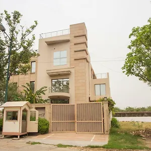 Siddharth Plaza Guest house
